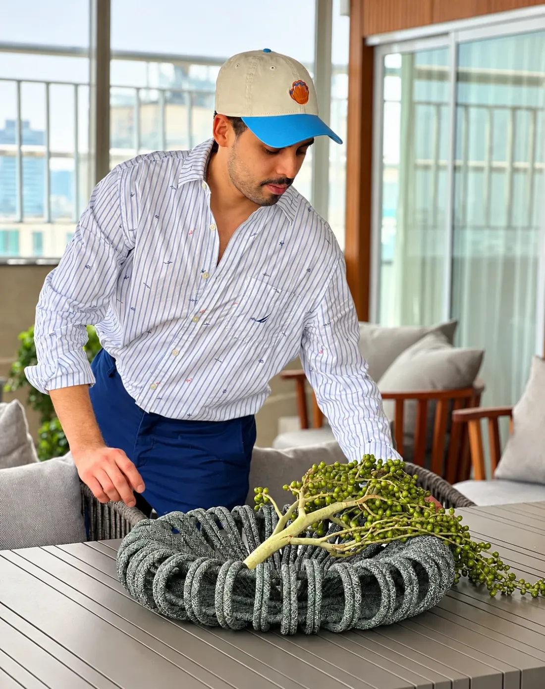 Manuel, criador da Nova Bossa Flores, montando um arranjo
